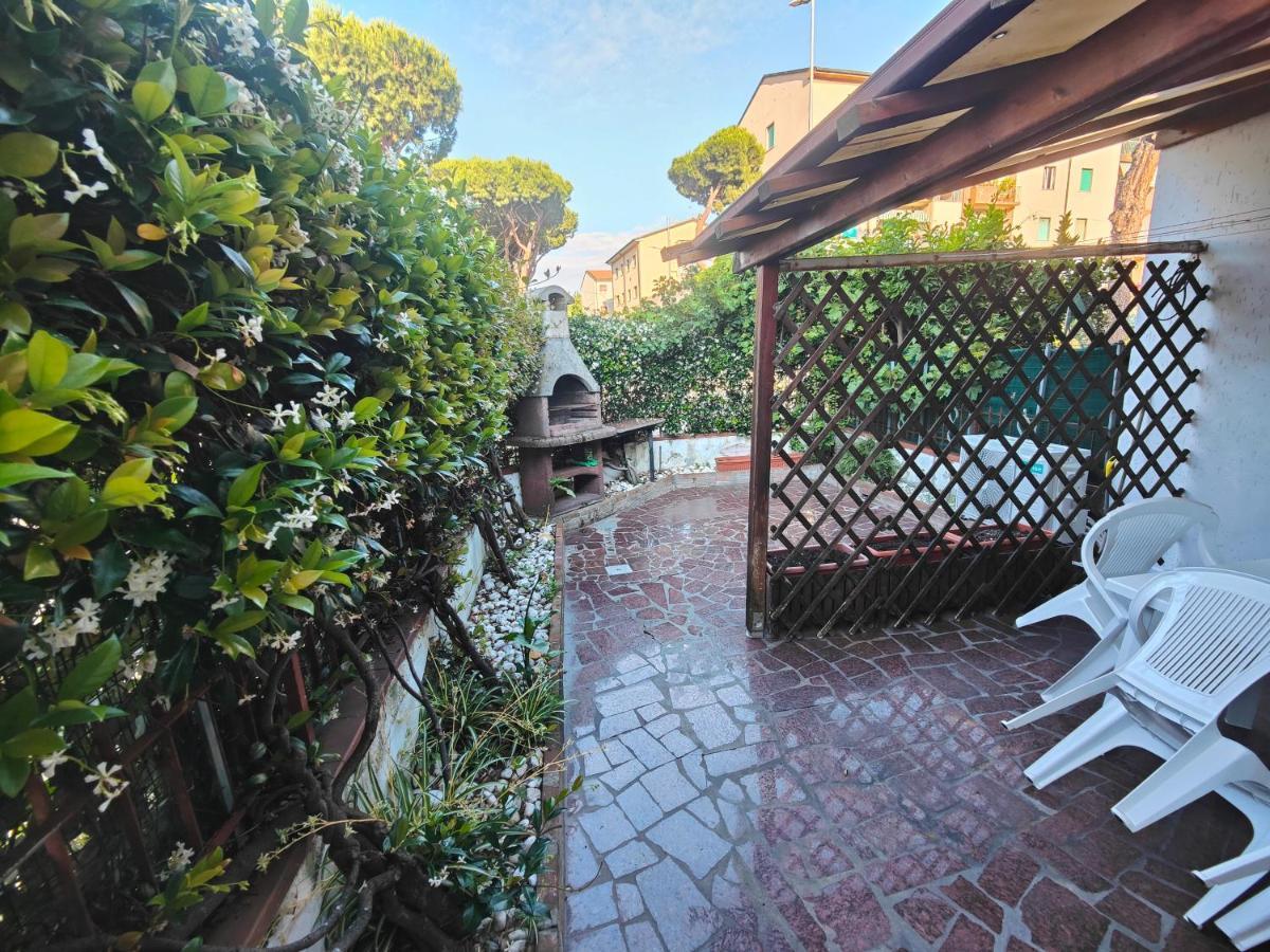 L'Appoggio Perfetto Apartment เวียเรจโจ ภายนอก รูปภาพ